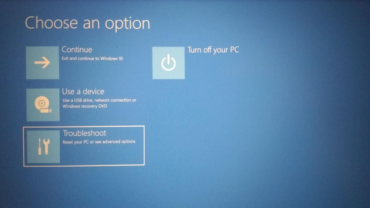 Windows 10 UEFI screenshot – option selection