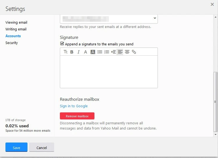Clip of a screenshot of the Yahoo Mail account settings where you can see the signature options Clip of a screenshot of the Yahoo Mail account settings where you can see the signature options