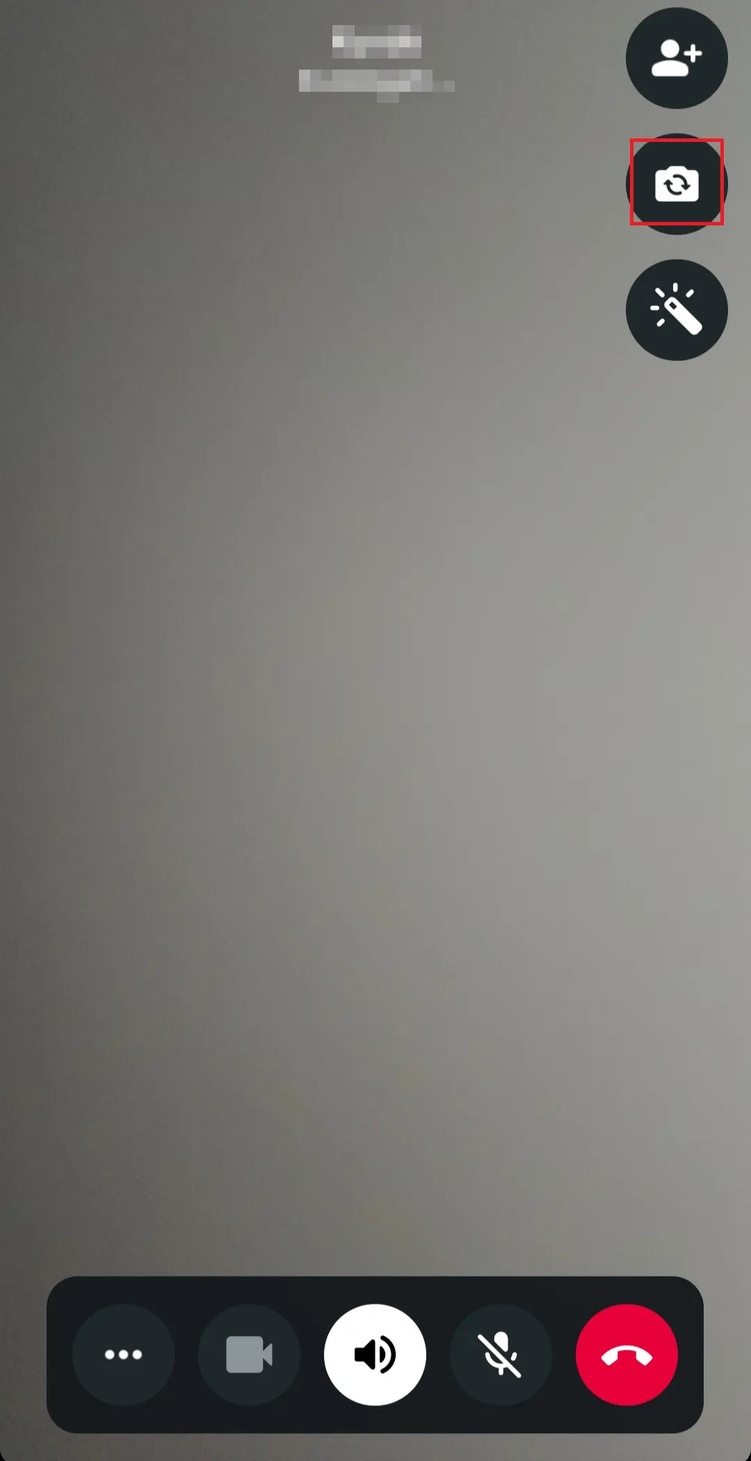 WhatsApp: Symbol to switch the camera Image: WhatsApp: Symbol to switch the camera