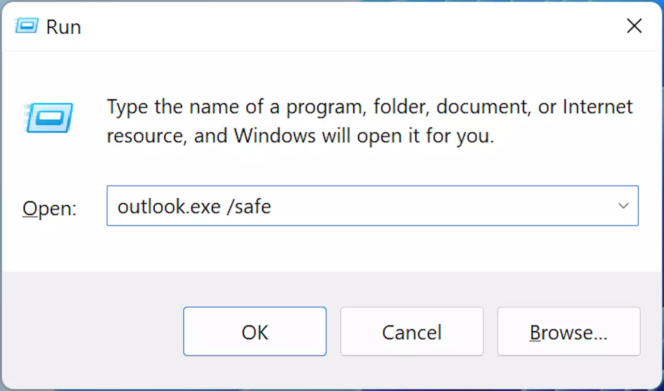 Introdução do comando outlook.exe /safe na caixa de diálogo Executar Introdução do comando outlook.exe /safe na caixa de diálogo Executar